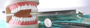 En tandprotes med andra tandverktyg